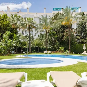 Puerto Banus, Edificio Tembo, 2 Bedroom Apartment, Parking And Pool Marbella